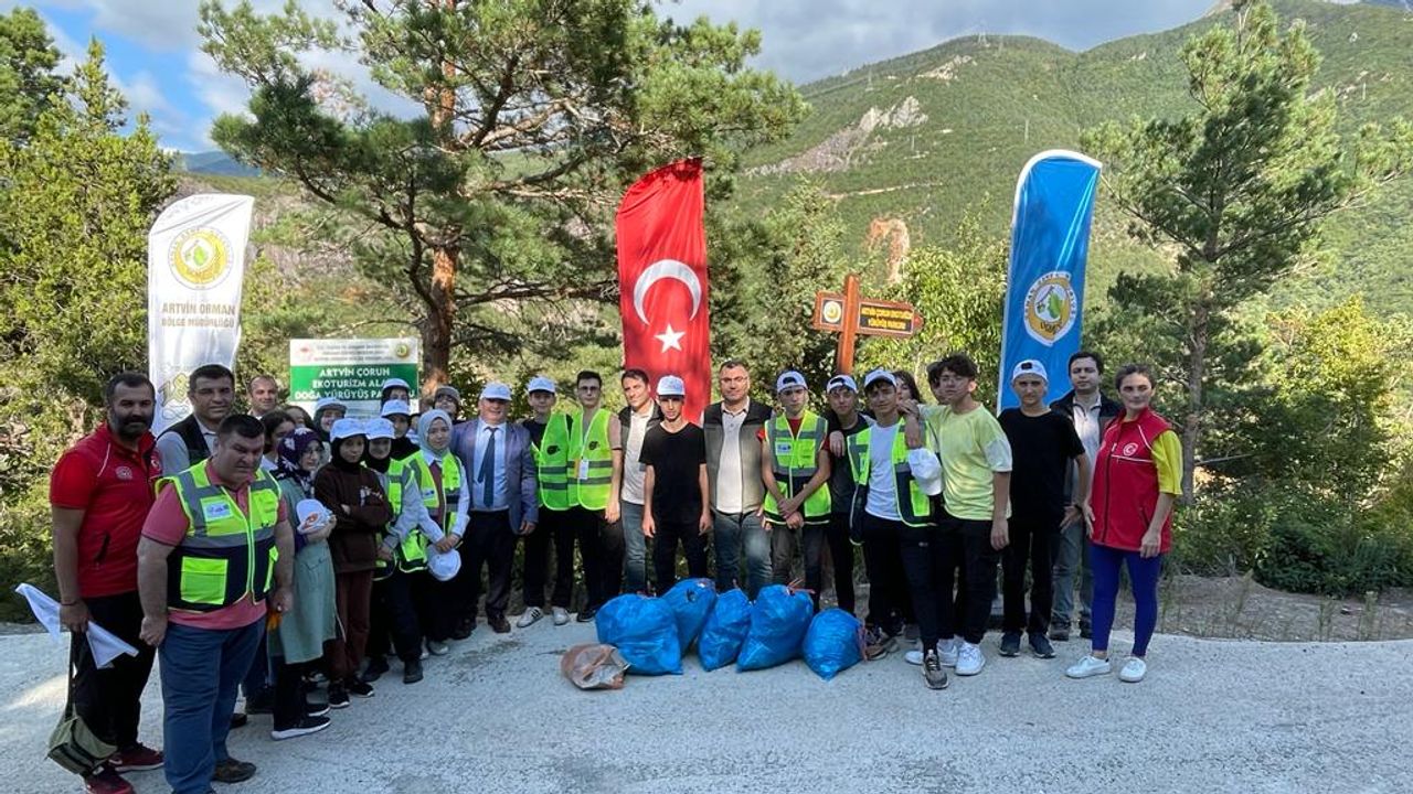 OBM Dünya Temizlik Günü’nde çevre temizliği yaptı
