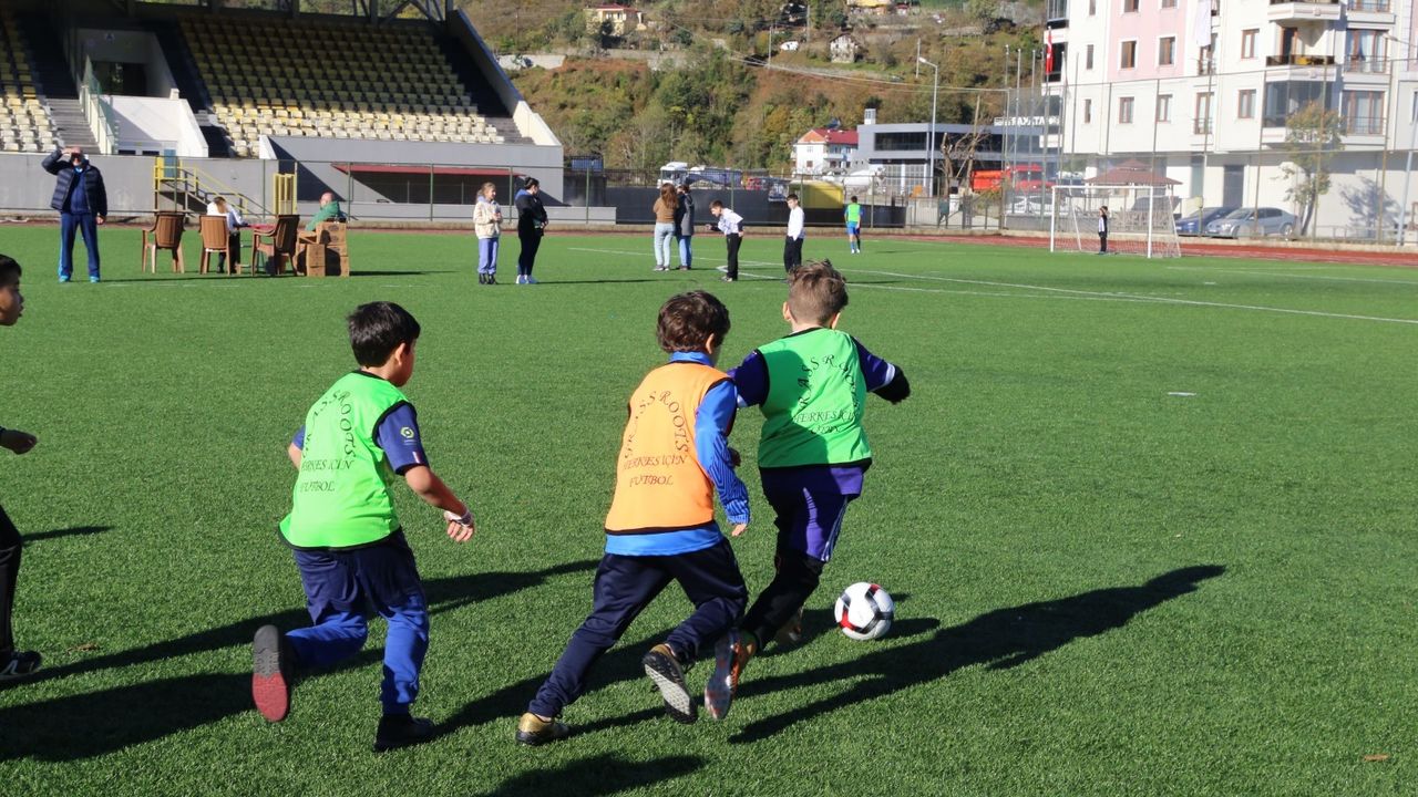 12. Arhavi Grassroots Herkes İçin Futbol Şenliği’nin 3. etabı yapıldı