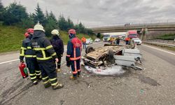 Anadolu Otoyolu'nda tır ile çarpışan otomobildeki 2 kişi ağır yaralandı