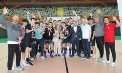 Hentbol genç erkeklerde Beşiktaş şampiyon oldu