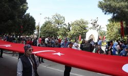 Samsun'da 1919 metrelik Türk bayrağıyla yürüyüş yapıldı