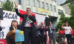 İYİ Parti adayları Borçka’da miting düzenledi