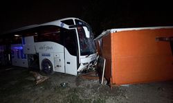 Yolcu otobüsü ile otomobilin çarpıştığı kazada 2 kişi öldü, 2 kişi yaralandı