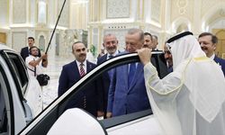 Cumhurbaşkanı Erdoğan BAE Devlet Başkanı Al Nahyan'a Togg hediye etti