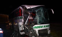 Tır ile yolcu otobüsü çarpıştı, 1 kişi öldü, 19 kişi yaralandı