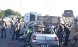 Tıra çarpan otomobildeki 4 kişi öldü, 2 kişi yaralandı