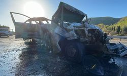 Tıra çarptıktan sonra yanan çekicinin şoförü öldü
