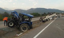 Traktörle çarpışan kamyonetin sürücüsü hayatını kaybetti