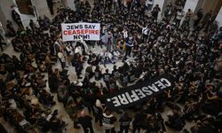 ABD'de İsrail'in saldırılarına karşı yapılan protestoda, Kongre binasında oturma eylemi yapıldı