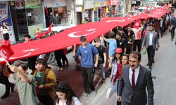 Artvin'de 50 metre uzunluğundaki Türk bayrağıyla "Cumhuriyet Yürüyüşü" yapıldı