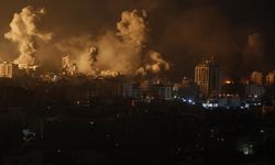 İsrail, Gazze'yi havadan ve denizden vuruyor