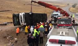 Yolcu otobüsü devrildi: 7 kişi öldü, 40 kişi yaralandı