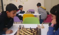 Etkinlikler satranç turnuvası ile başladı