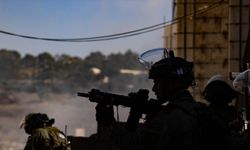 İsrail askerleri, gözaltına aldığı Filistinliyi "canlı kalkan" olarak kullandı