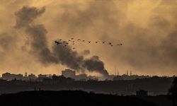 İsrail savaş uçakları sivil yerleşimlere bomba yağdırdı