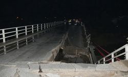Şiddetli yağış nedeniyle bir köprü kısmen çöktü