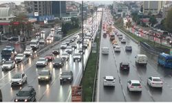 Yağmurun da etkisiyle trafik yoğunluğu yüzde 80'e çıktı