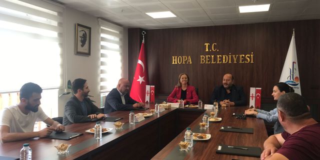 DİSK Başkanı Çerkezoğlu ve Gürcistan Sendikalar Konfederasyon Başkanı Hopa’da bir araya geldi