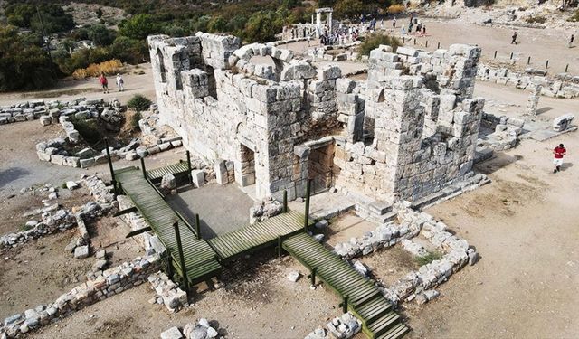 Antik kentteki kazılarda Osmanlı dönemi türbe kalıntılarına rastlandı