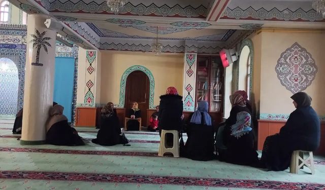"Kur'an Okumanın Önemi" konulu sohbet programı düzenlendi