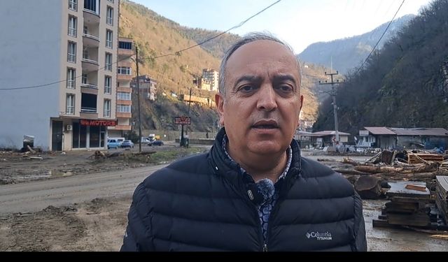 Artvin’in Borçka ilçesinde CHP Borçka belediye başkan adayı Ercan Orhan’ın afişlerinin yırtılması nedeniyle açıklama yap
