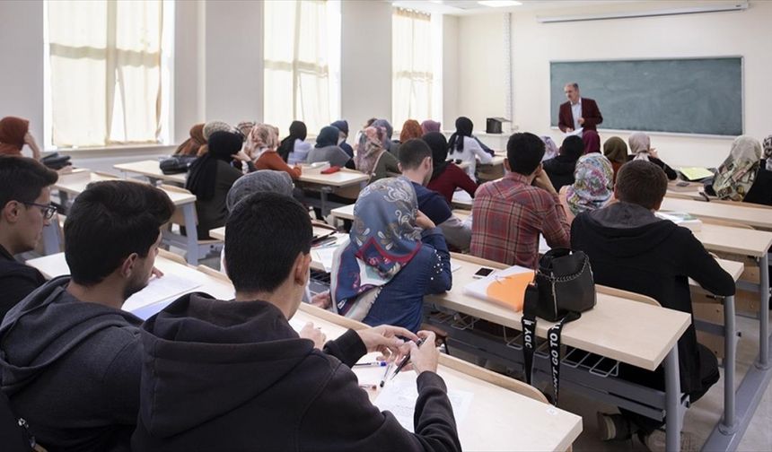 Atatürk Üniversitesiyle eşleşen Adıyaman Üniversitesinin öğrencileri eğitime başladı