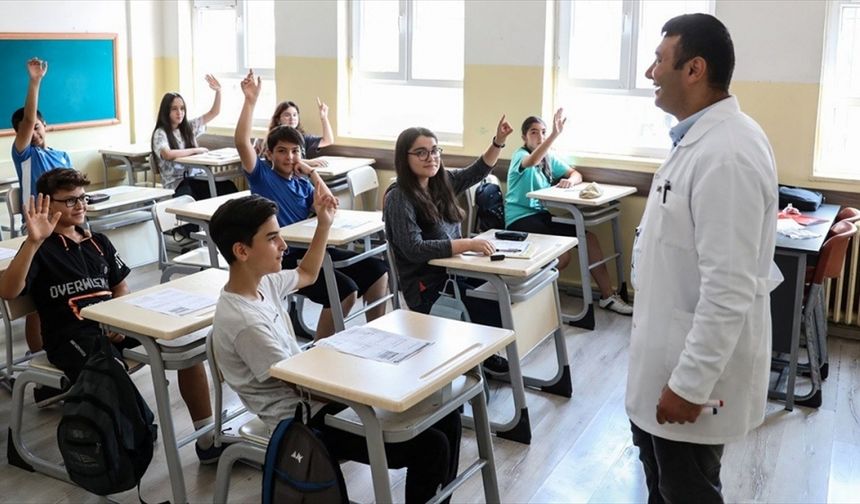 Cumhurbaşkanı Erdoğan'dan  yeni öğretmen ataması müjdesi