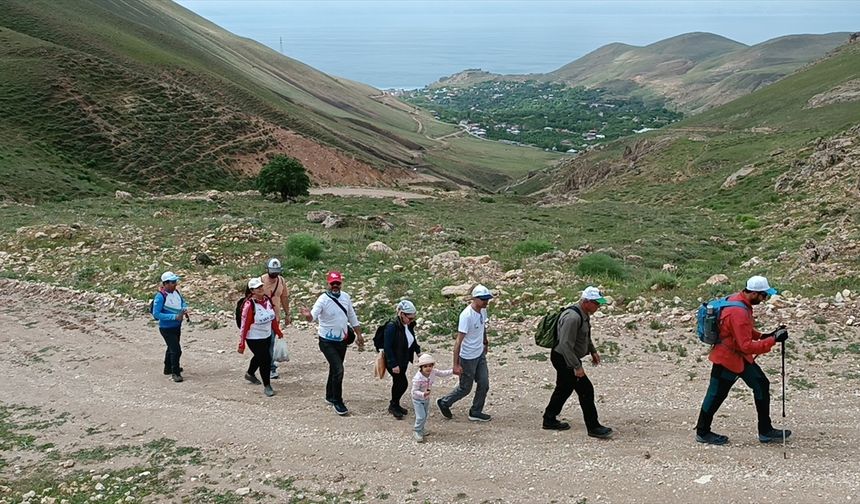 Van Gölü Aktivistleri'nden, Adilcevaz'da doğa yürüyüşü