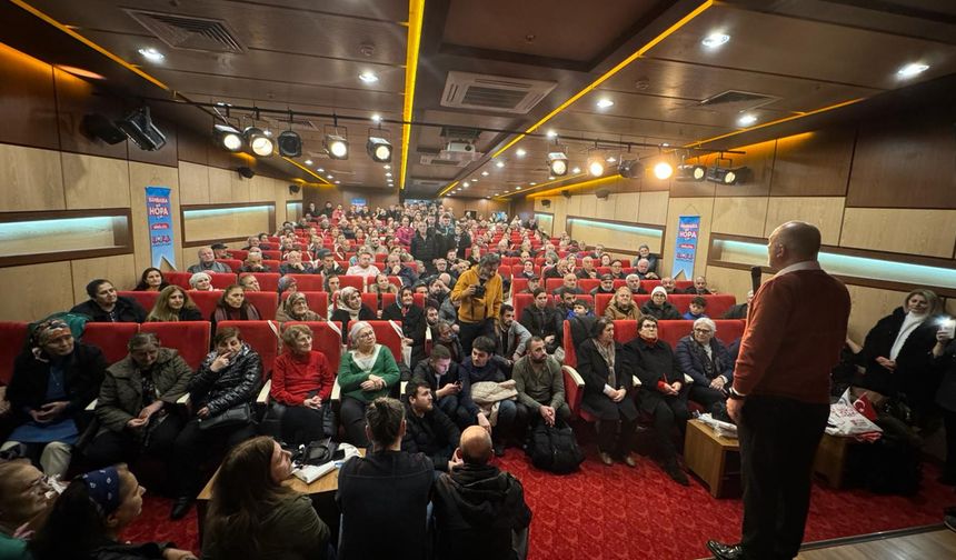 Cumhuriyet Halk Partisi(CHP) Hopa Belediye Başkan adayı Utku Cihan, Hopa Gönüllüleri ile bir araya geldi